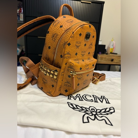 MCM STARK SIDE STUDS BACKPACK IN VISETOS - Picture 2 of 16